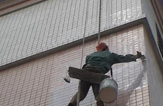 临沧市卫生间漏水维修公司分享下临沧市外墙防水的必要性。